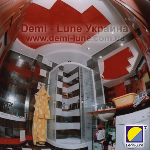 стильный французский натяжной потолок demi-lune  в ванной комнате и туалете