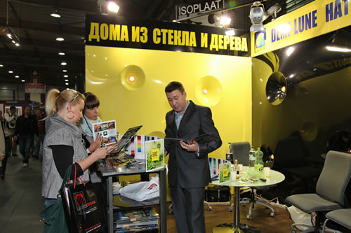 красивый стенд натяжных потолков DEMI-LUNE на выставке Комфорт Хаус 2012